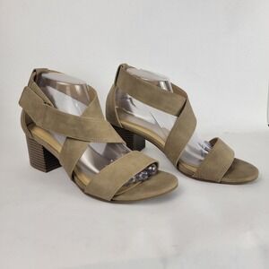 City Classified Womens 9 Crisscross Ankle Strap Neutral Sandal Block Heel Casual